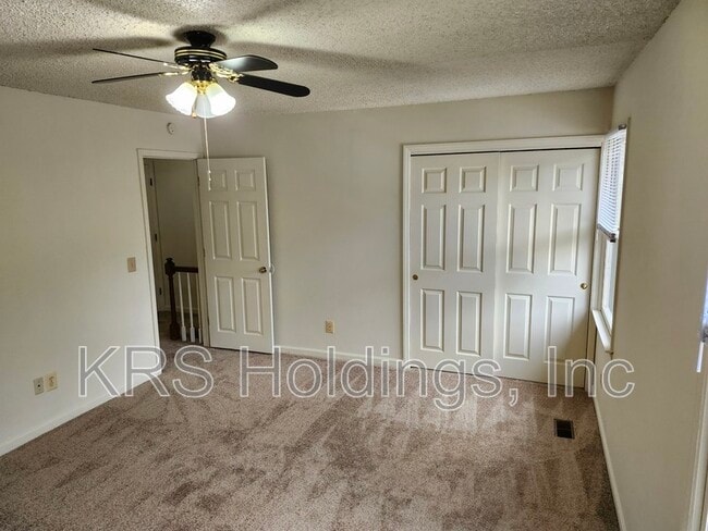 Building Photo - 1129 Mountain View Dr