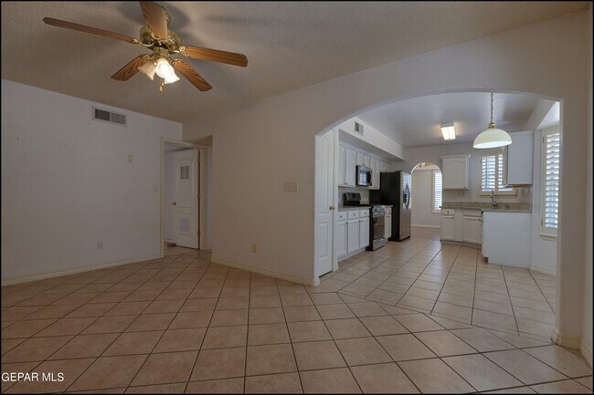 Building Photo - 7097 Tierra Roja St