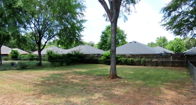 Building Photo - Whitehouse ISD! Beautifully Updated 3 Bedroom, 2 Bath Home