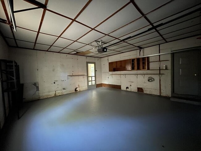 Building Photo - 711 Waterford Rd