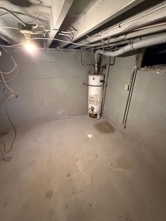 Building Photo - Beautiful 3-Bedroom Home in Shafter $1,800!!!! Spacious Layout, Basement, Carport & Large Backyar...