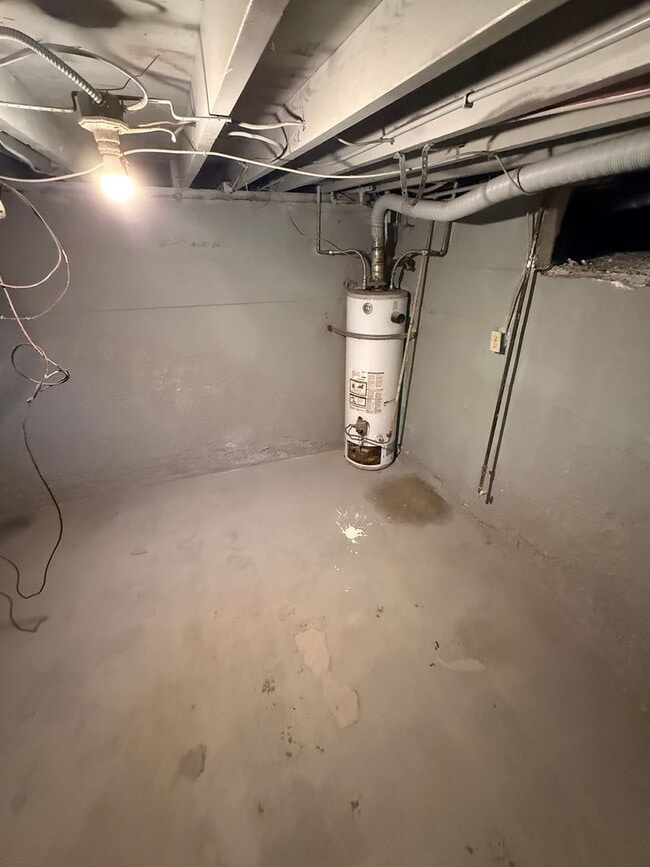 Building Photo - Beautiful 3-Bedroom Home in Shafter $2,000!!!! Spacious Layout, Basement, Carport & Large Backyar...