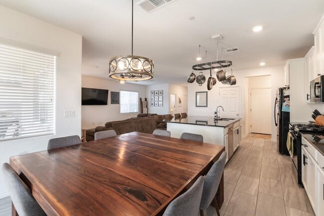 Building Photo - 1082 Langston Ranch Ave