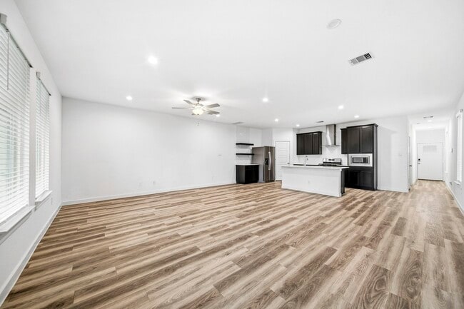 Building Photo - 3014 Skyline Mesa Dr