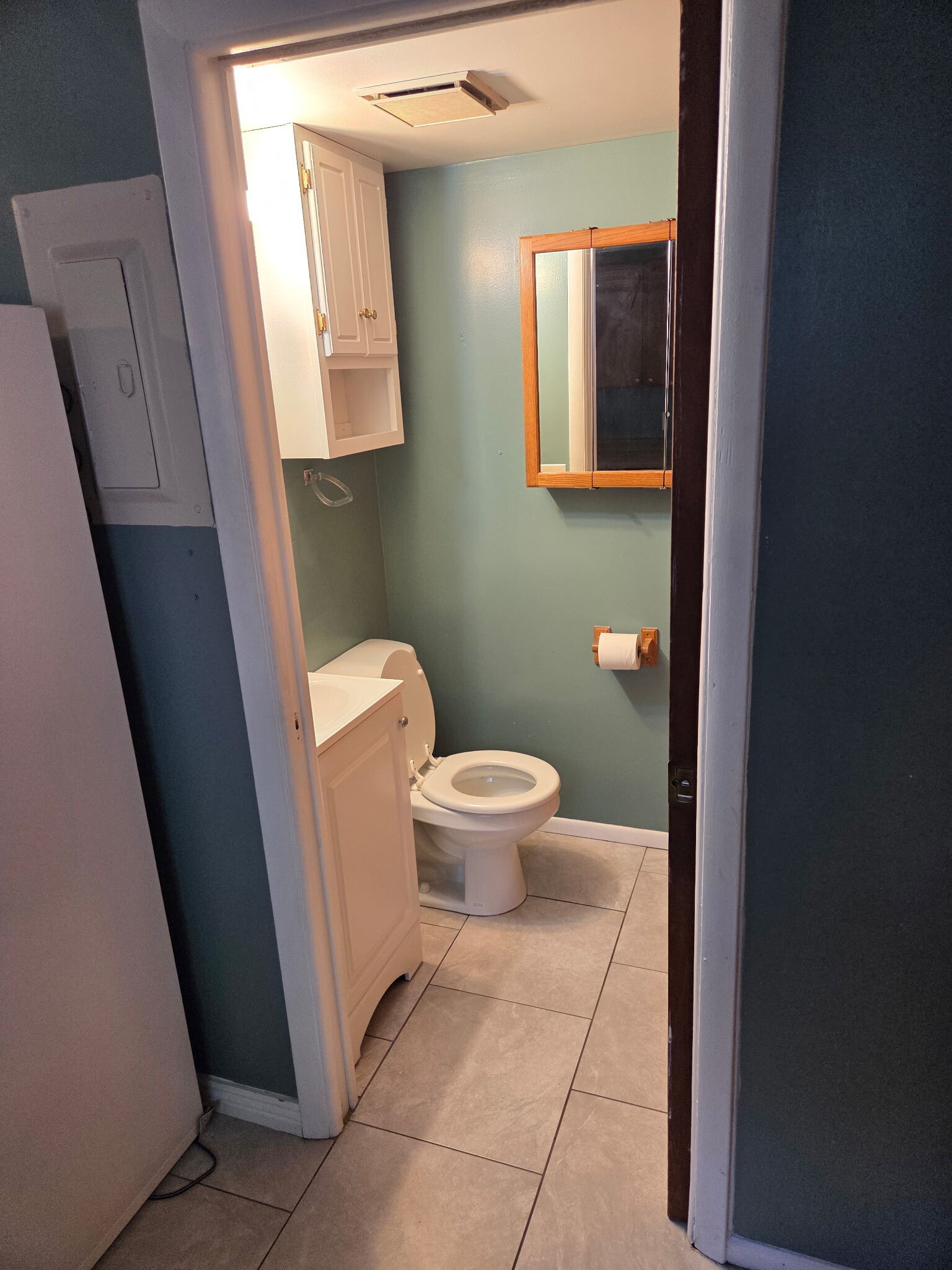 Building Photo - 979 S Lake St