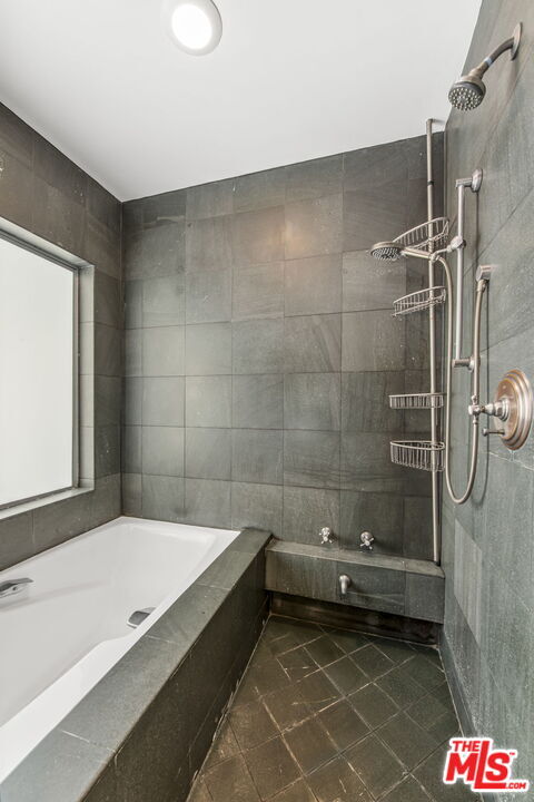 Building Photo - 27 Latimer Rd