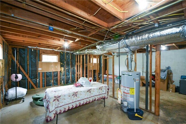 Building Photo - 643 Navarre Dr