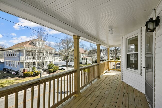 Building Photo - Completely Renovated 2 Bedroom in Elmhurst!