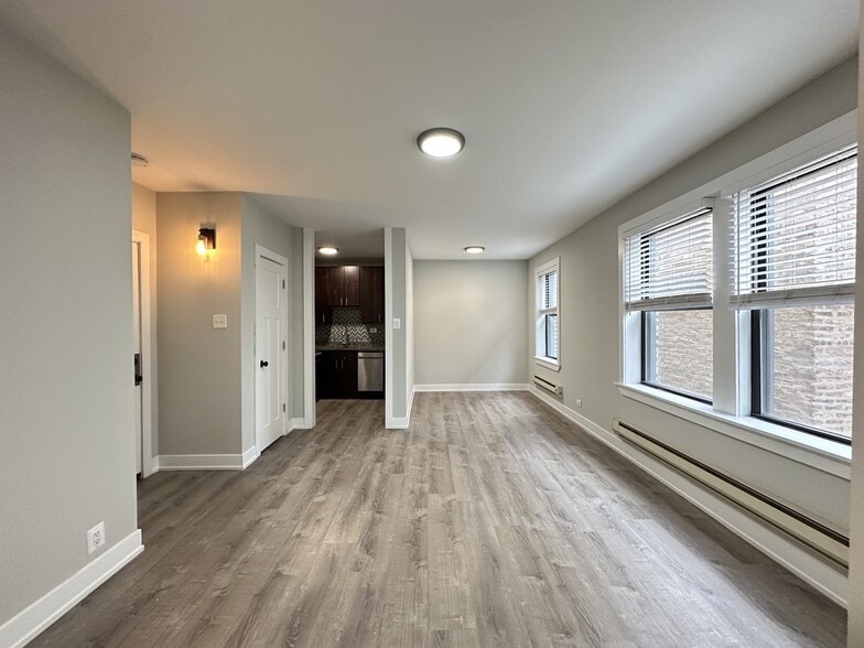 Building Photo - 4823 N Damen Ave