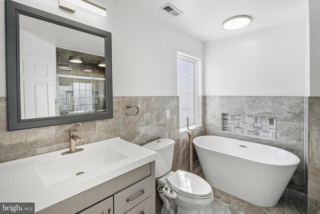 Building Photo - 109 Holly Dr