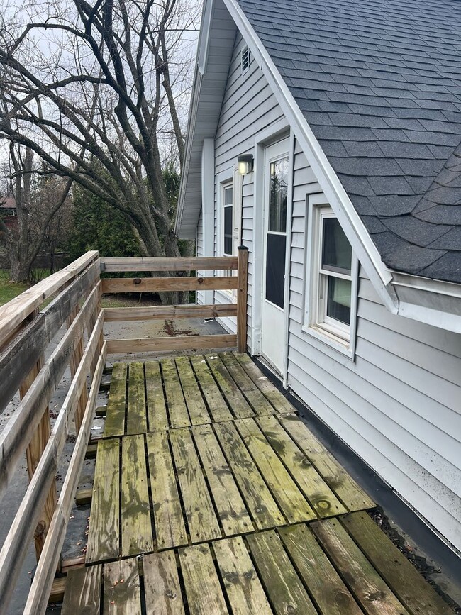 Building Photo - 1305 Merrill Ave