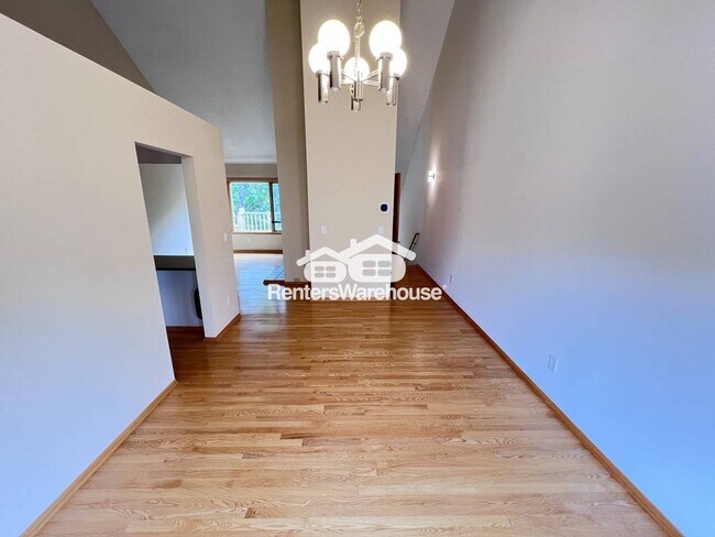Building Photo - 2852 Kenwood Isles Dr