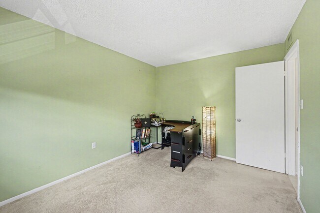 Building Photo - 3135 Shady Dell Ln