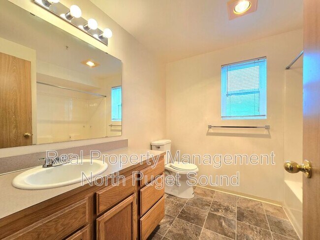 Building Photo - 11811 State Ave