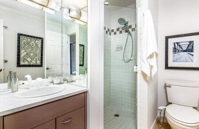 Building Photo - 2 bedroom in Seattle WA 98102