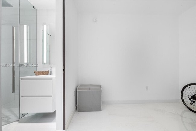 Building Photo - 300 Biscayne Blvd Way