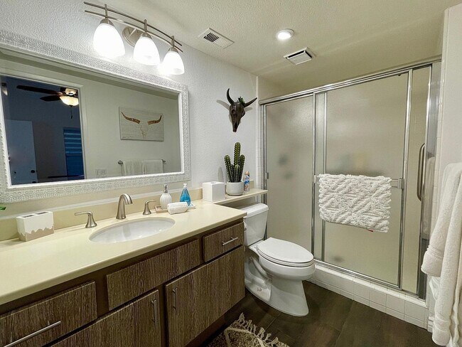 Building Photo - 41539 Woodhaven Dr W