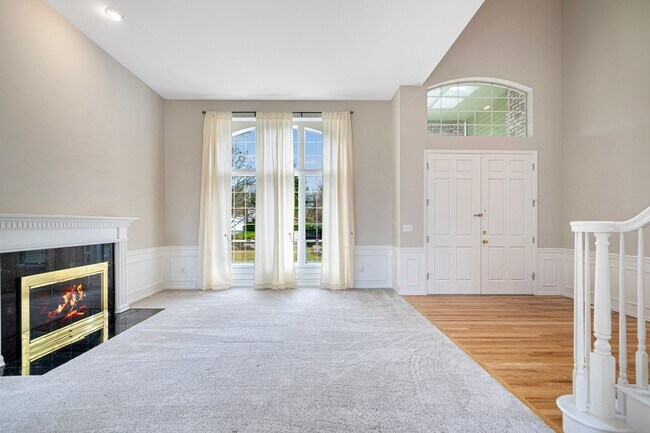 Building Photo - Spacious 5 Bedroom 3 Bath Home w/ 3-Car Garage and New Updates!