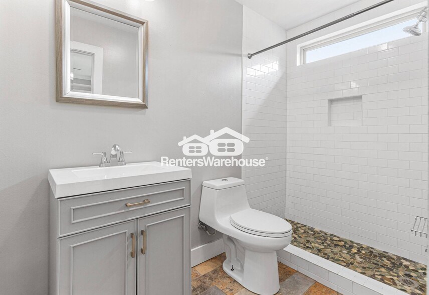 Building Photo - 2070 Rossburg Pl