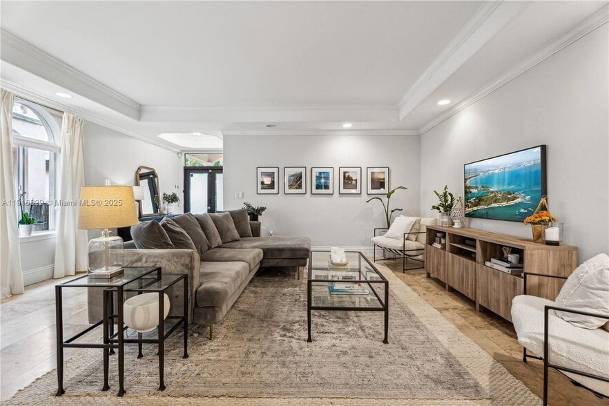 Building Photo - 3168 Ohio St