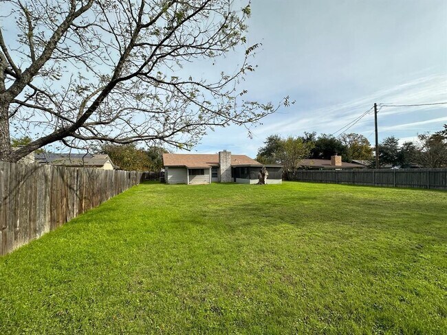 Building Photo - 13314 Perthshire St