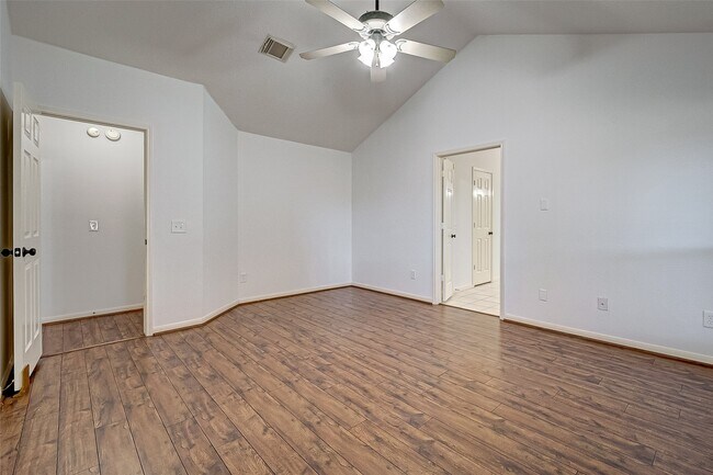 Building Photo - 22926 Rainbow Bend Ln