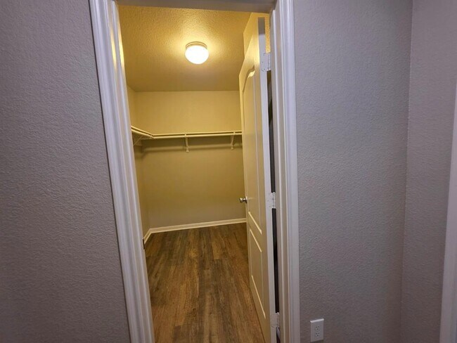 Building Photo - 25335 Briscoe Village Dr