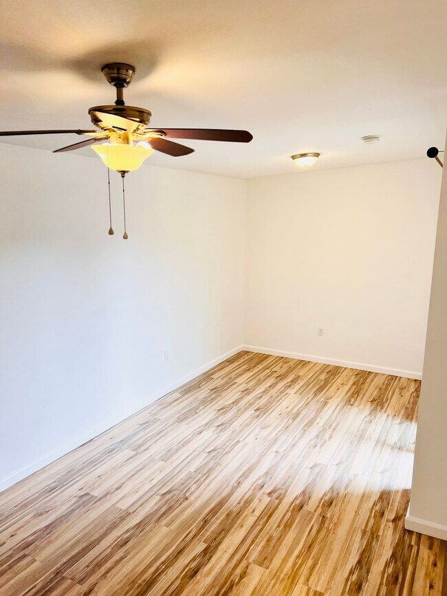 Building Photo - Mid Century Bungalow in prime Clairemont location!