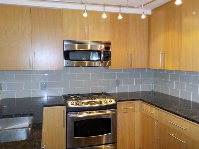 Building Photo - 511 100th Ave NE