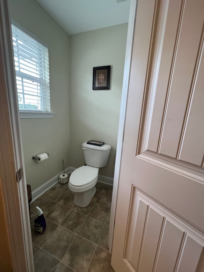 Building Photo - 616 Piedmont Ave