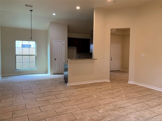 Building Photo - 14914 Darbydale Dr