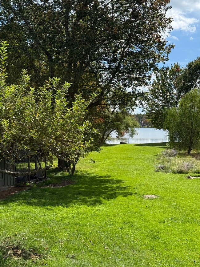 Building Photo - 40 W Quasset Rd