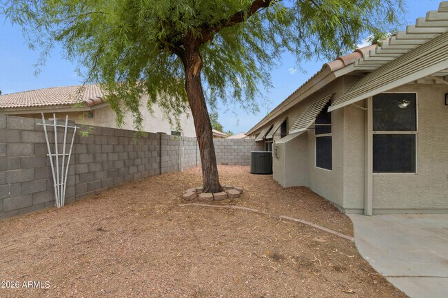 Building Photo - 15661 W Hammond Dr