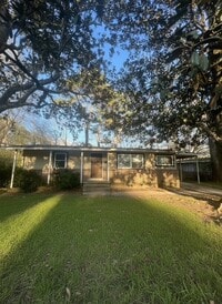 Building Photo - 2718 Emerald Dr