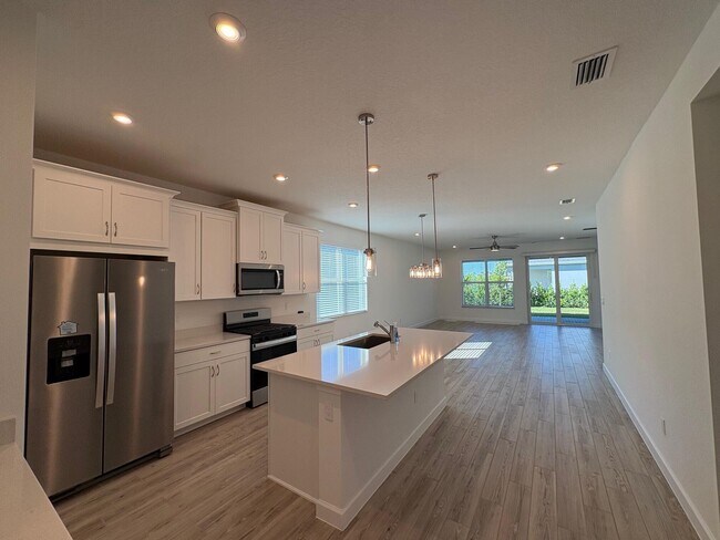 Building Photo - 9555 SW Indra Wy