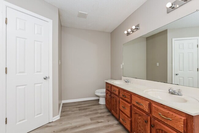 Building Photo - 2780 Shady Well