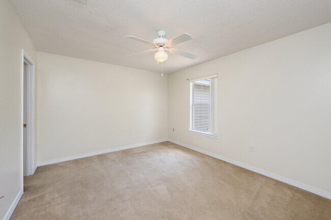Building Photo - 416a Bear Rd