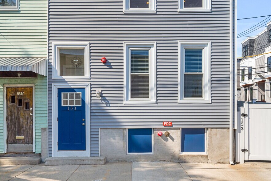 Building Photo - 153 Everett St