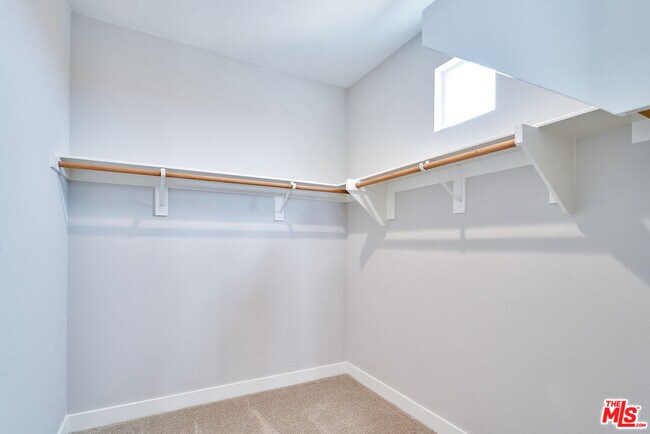 Building Photo - 525 Daniel Freeman Cir