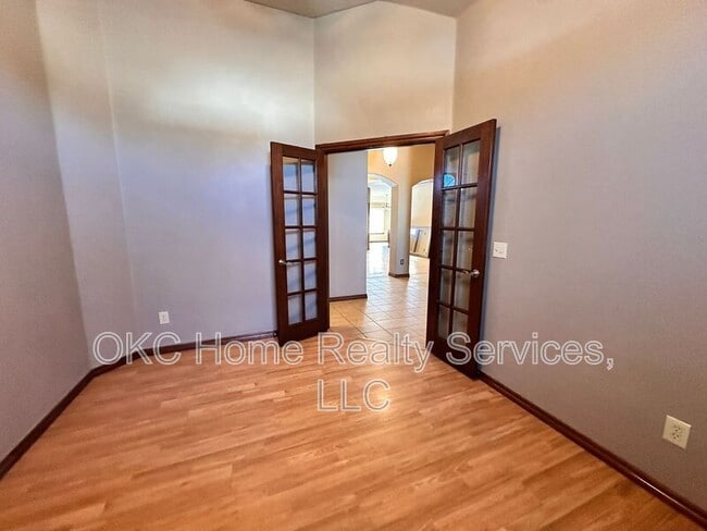 Building Photo - 13204 SW 2nd Terrace