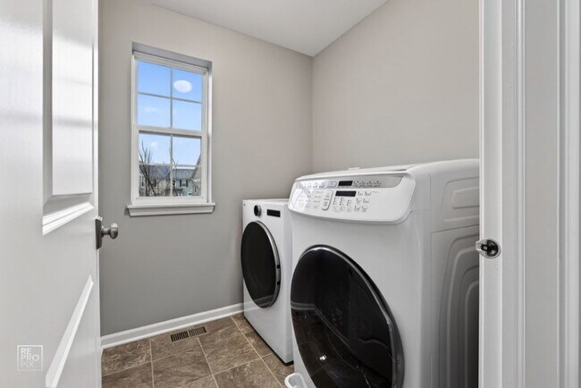 Building Photo - 23 Bethel Ln