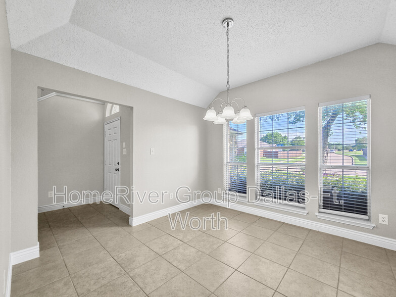 Building Photo - 2215 Green Mere Dr