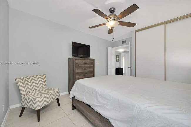 Building Photo - 2676 Carambola Cir N