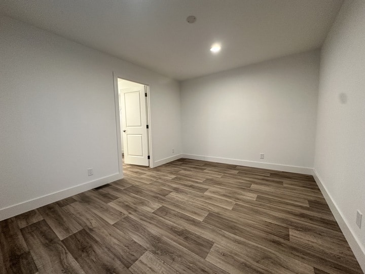 Building Photo - 15 Hartland St N