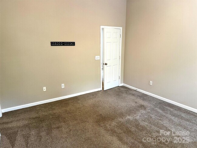 Building Photo - 8708 Laurel Run Dr