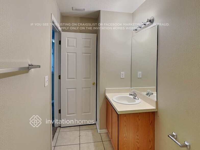 Building Photo - 325 Vine Cliff St