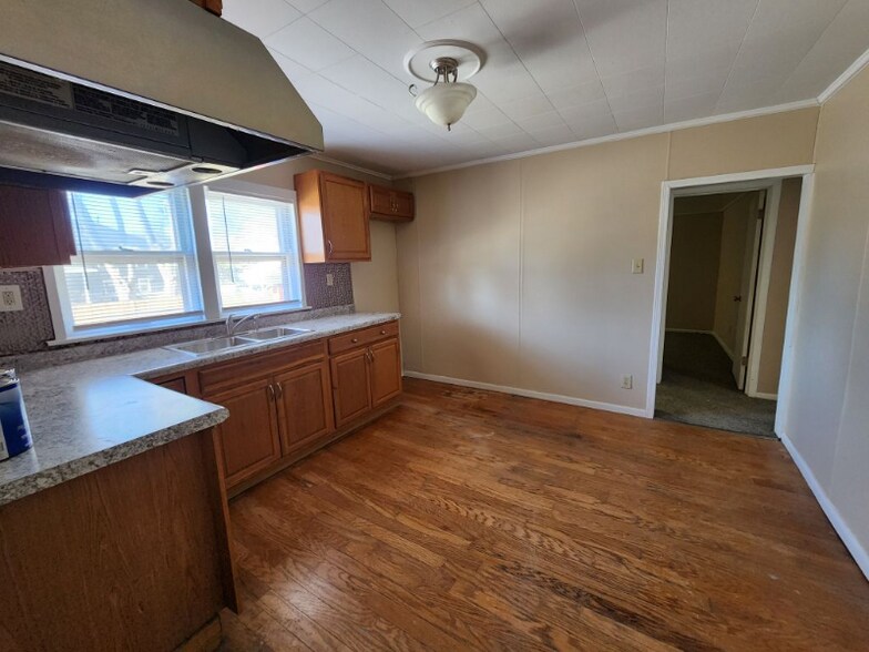 Building Photo - 4425 16th Ave