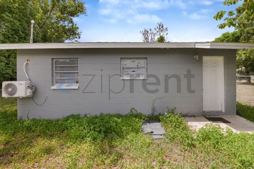 Building Photo - Unit
