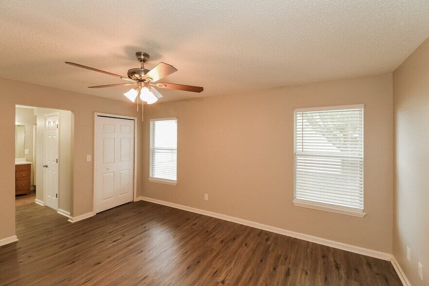 Building Photo - 11090 Stanley Steamer Ln