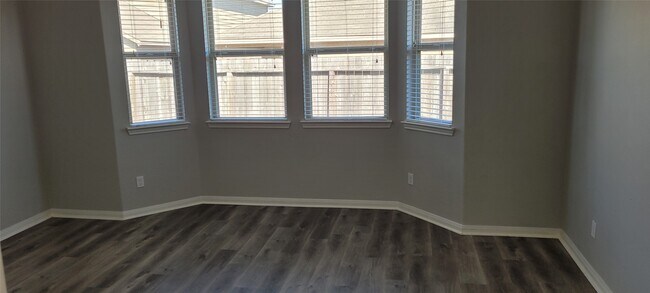 Building Photo - 6042 Carpenters Cove Ln